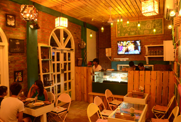 Woodbox Cafe with its unique theme in Delhi