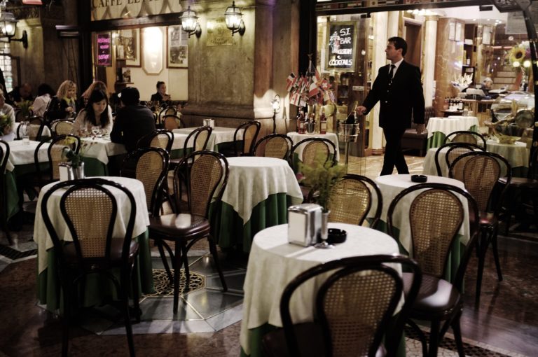 11 Mistakes to Avoid While Running a Restaurant Business: Veterans Speak