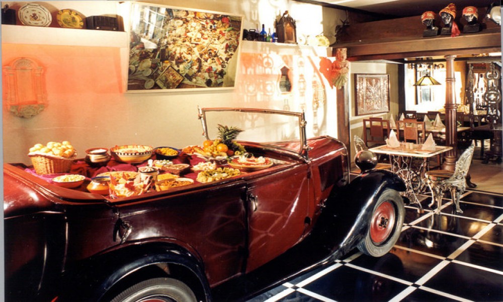 Chor Bizarre with its unique theme in Delhi