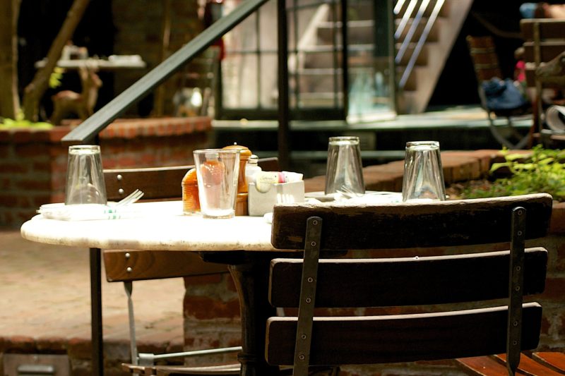 5 Easy Ways to Attract Customers during the Summer Season Restaurant Slowdown