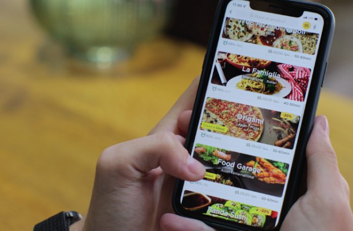 A person ordering food from a restaurant mobile app