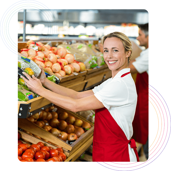 Kitchen Management موظفو المطعم يلتقطون العناصر من مخزون المطعم